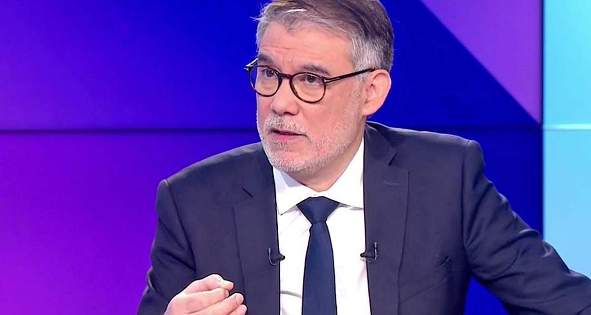 Erreur de France 3 : Olivier Faure pointe du doigt, la chaîne en prend pour son grade