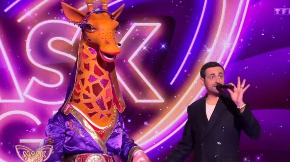 Mask Singer 2025 : La Girafe démasquée, une chanteuse et comédienne renommée !