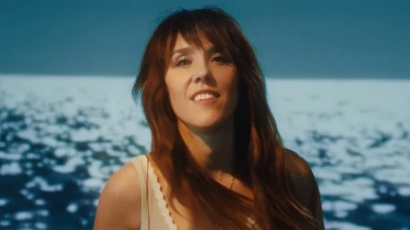 Le retour de Zaz : amour, liberté et émotion dans son nouveau clip "Sains et saufs