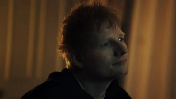 Ed Sheeran dévoile "Old Phone" : une ballade nostalgique inspirée d'un vieux téléphone