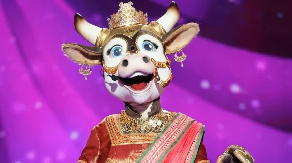 Mask Singer : l'identité de la Vache enfin révélée ? Toutes les pistes sur cet acteur français adoré