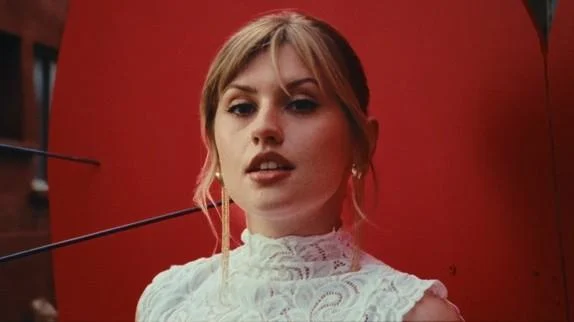 Marine dévoile son nouveau single pop "Coeur maladroit" | Tube assuré !