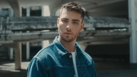 Julien Lieb livre son cœur brisé dans le clip poignant de "Autrement"
