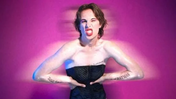 Paul Miles surprend avec 'Bisexual Shoes' : un single flamboyant et assumé