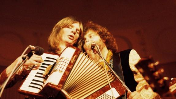 Dave Cousins, chanteur des Strawbs et figure du rock des années 70, s’est éteint à 85 ans