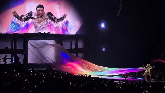 Lady Gaga crée l'événement à Las Vegas avec le Mayhem Ball Tour