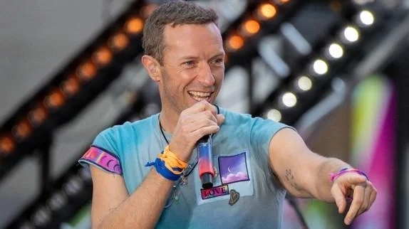 Coldplay réagit après un scandale d’adultère filmé en concert : l’avertissement de Chris Martin