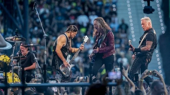 Metallica pressenti pour la mi-temps du Super Bowl 2026 : un retour historique du rock