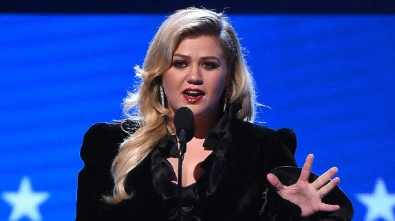 Kelly Clarkson en deuil le décès de Brandon Blackstock à 48 ans