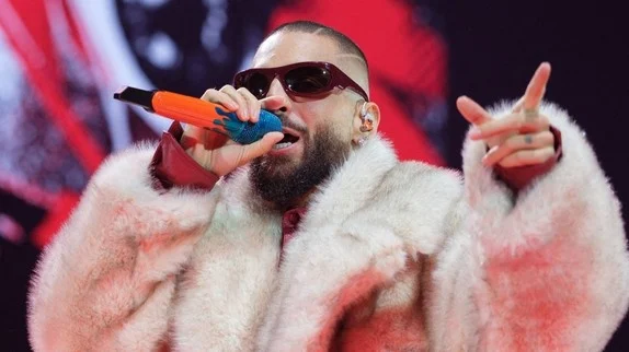 Polémique à Mexico : Maluma interrompt son concert pour dénoncer une fan venue avec son bébé