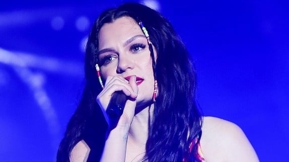 Jessie J reporte sa tournée et son concert à Paris pour raisons de santé