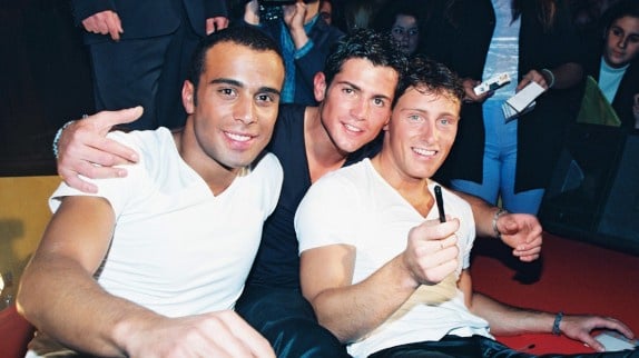 Hommage émouvant de Frank Delay à Filip Nikolic des 2Be3 pour son anniversaire