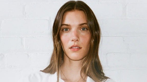 « Tu me donnes des ailes » — Charlotte Cardin : retour en force et nouveau single amoureux