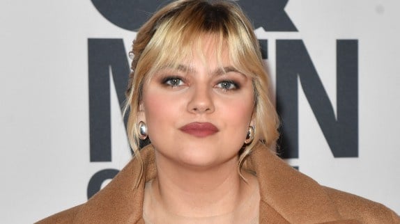 Louane se confie sur sa maladie : douleurs, traitements et résilience
