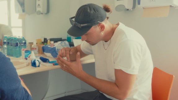 Pierre Garnier blessé avant un concert : tout savoir sur son accident et sa tournée