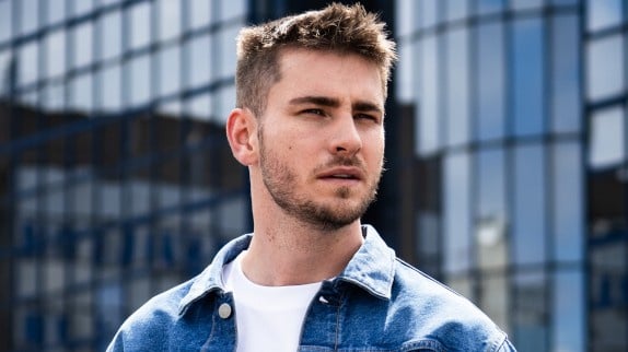 Julien Lieb dévoile 'Naufragé' : collaborations inédites avec Soprano et Cenzo