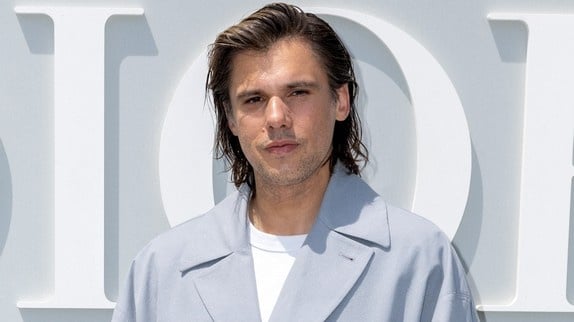 Orelsan : une chanson inédite dévoilée dans la bande-annonce de son film "Yoroï"
