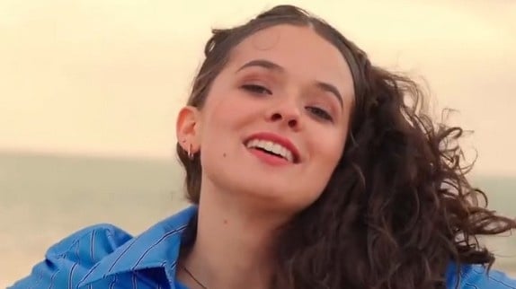 Julie (Star Academy) dévoile 'Selflove' : un hymne pop à l'amour de soi