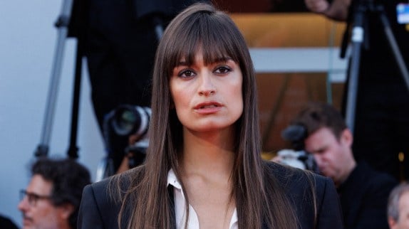 Clara Luciani : Découvrez son nouveau single "Le mur" avec des artistes phénomènes