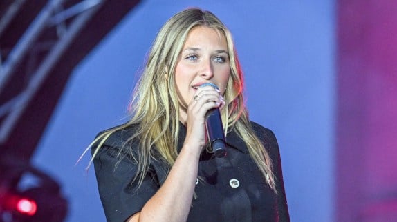 Helena : son premier album réédité avec cinq chansons inédites !