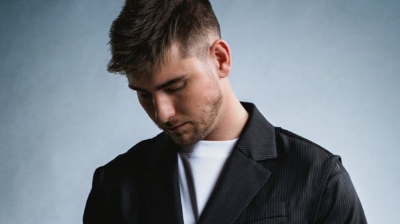 Julien Lieb : de l'errance à l'or, le parcours inspirant du nouveau visage de la chanson française