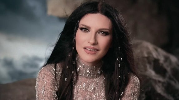 Laura Pausini de retour : une chanson en français et une tournée mondiale