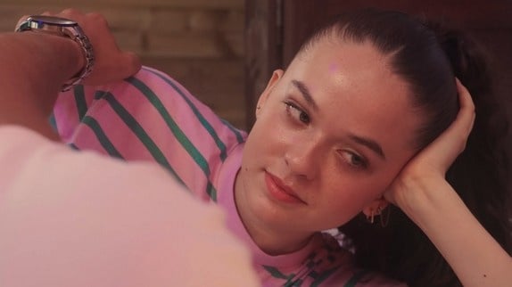 Julie (Star Academy) : découvrez son premier clip solo 'Selflove' et son message d'amour de soi