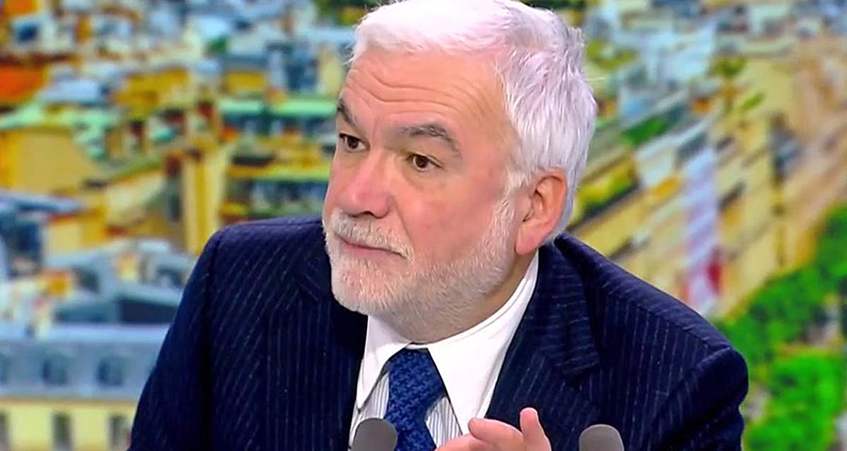 Polémique sur CNews : Pascal Praud Répond avec Force à Éric Antoine en Décembre 2025