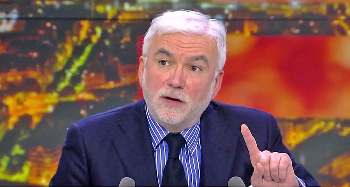 Pascal Praud échappe à la sanction de l’Arcom en direct sur CNews (19 novembre 2025)