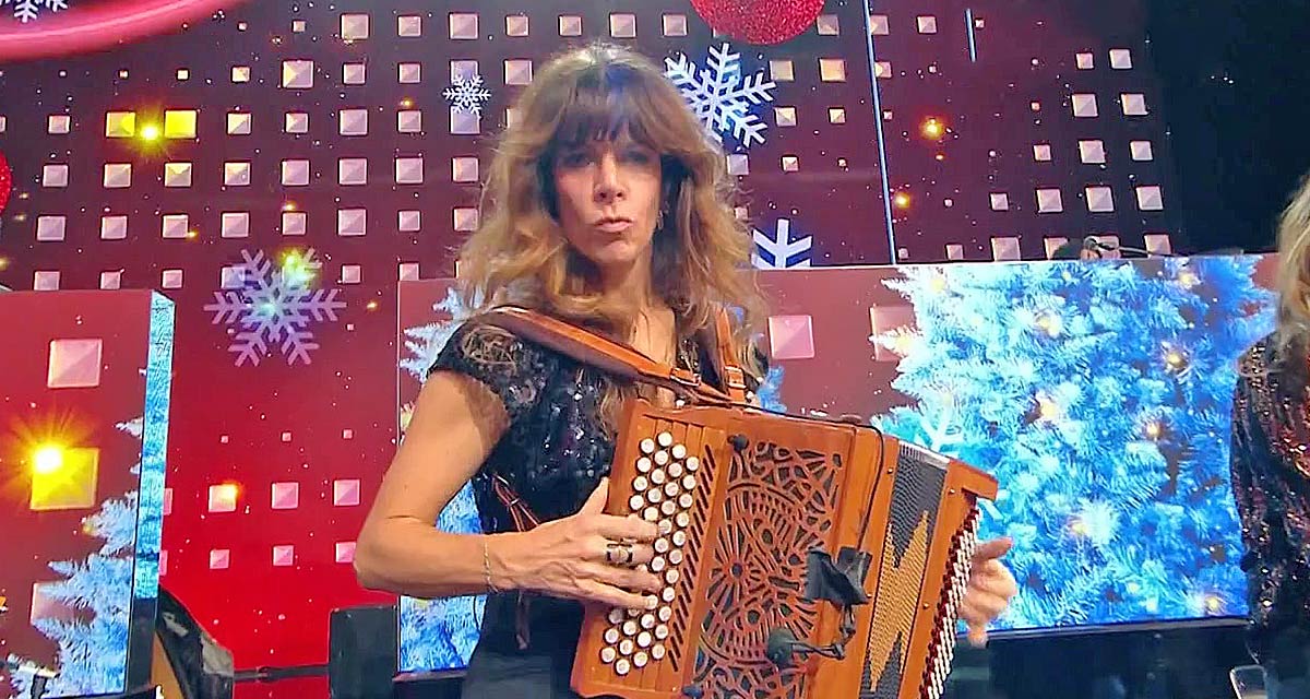 Magali Ripoll amuse sur France 2 avec une choriste