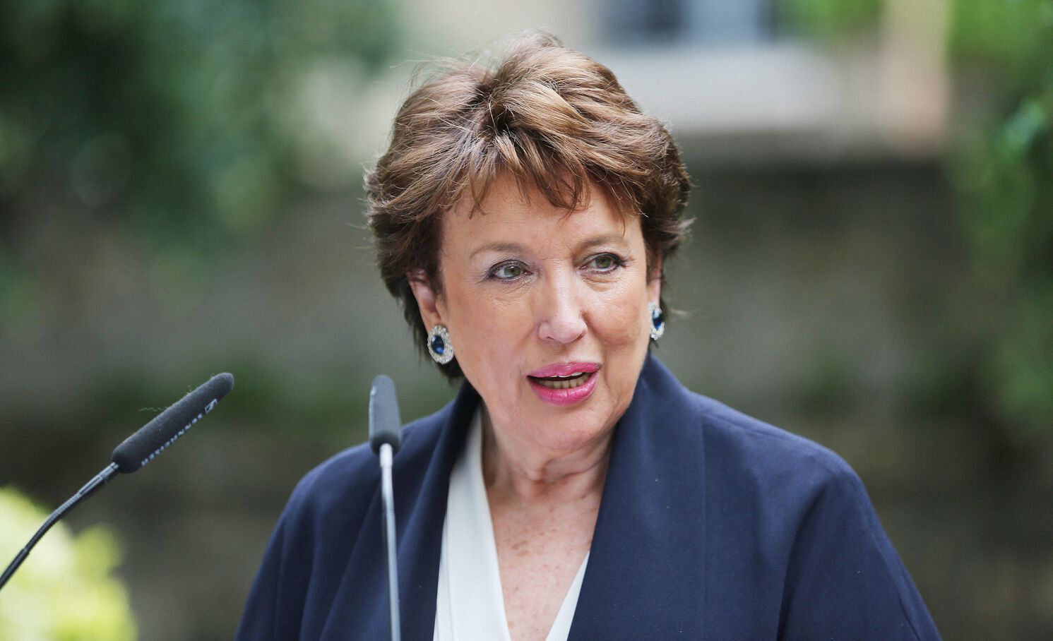 « Pour que je lui donne du fric » : Roselyne Bachelot tacle Pierre-Jean Chalençon dans l’affaire du vol au Louvre (2025)
