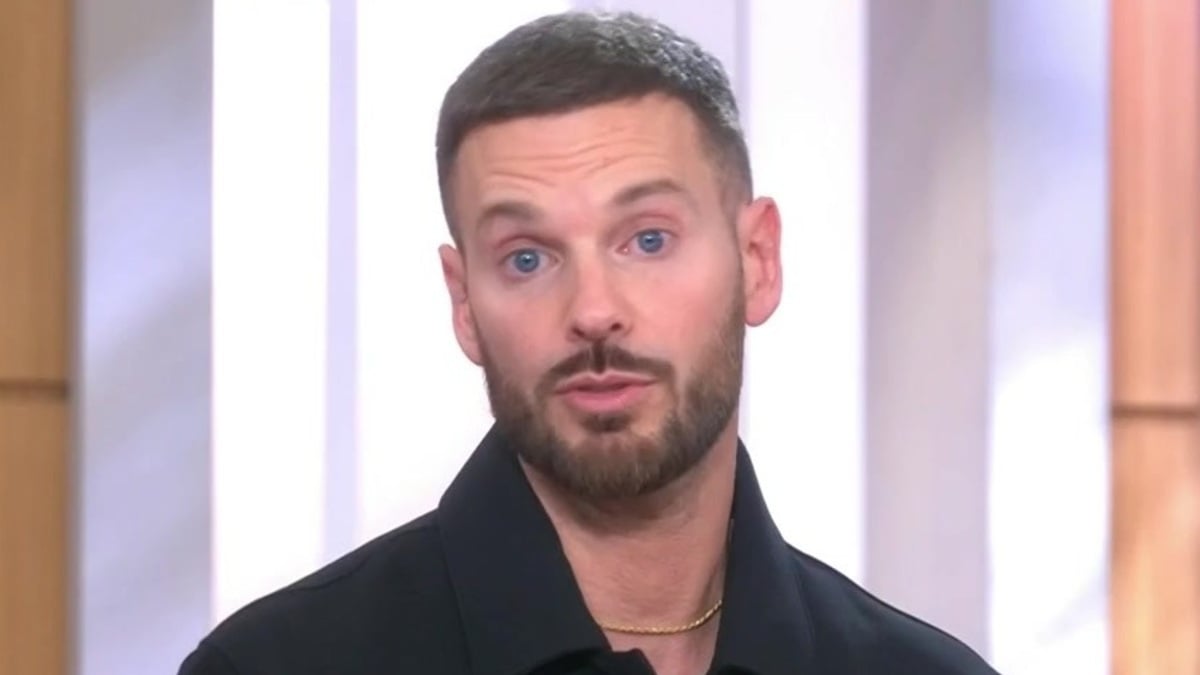 Matt Pokora en Larmes : Un Message Touchant à Ses Parents dans C à Vous 2025