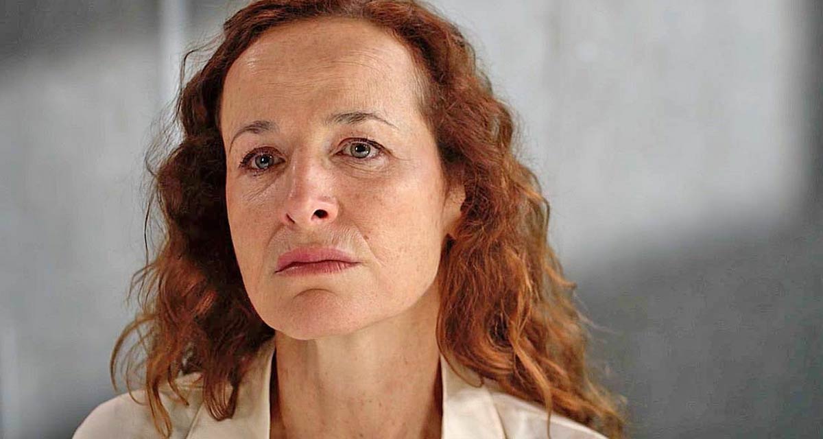 Un si grand soleil décembre 2025 : Hélène poignardée en prison, sa survie en péril sur France 3