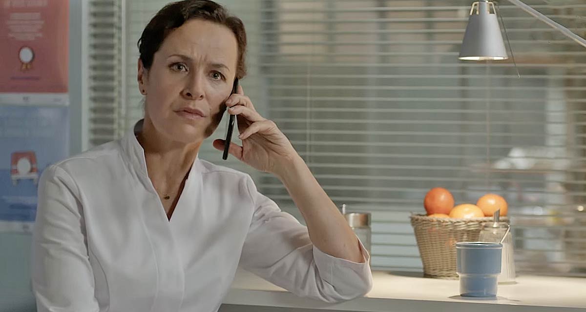 Un si grand soleil ( décembre 2025) : Hélène empoisonnée, poignardée en prison puis s'effondre chez Claire